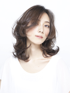 ミディアムヘアスタイル31