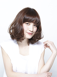 ミディアムヘアスタイル11