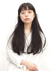 ワイドバングの黒髪ロング